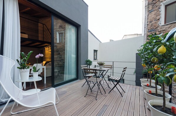 Duplex família, vista para o pátio | Terraço/pátio