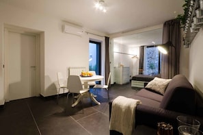 Classic Apartment | Blackout drapes, iron/ironing board, free WiFi - Pietranera Apartments (Catania)
