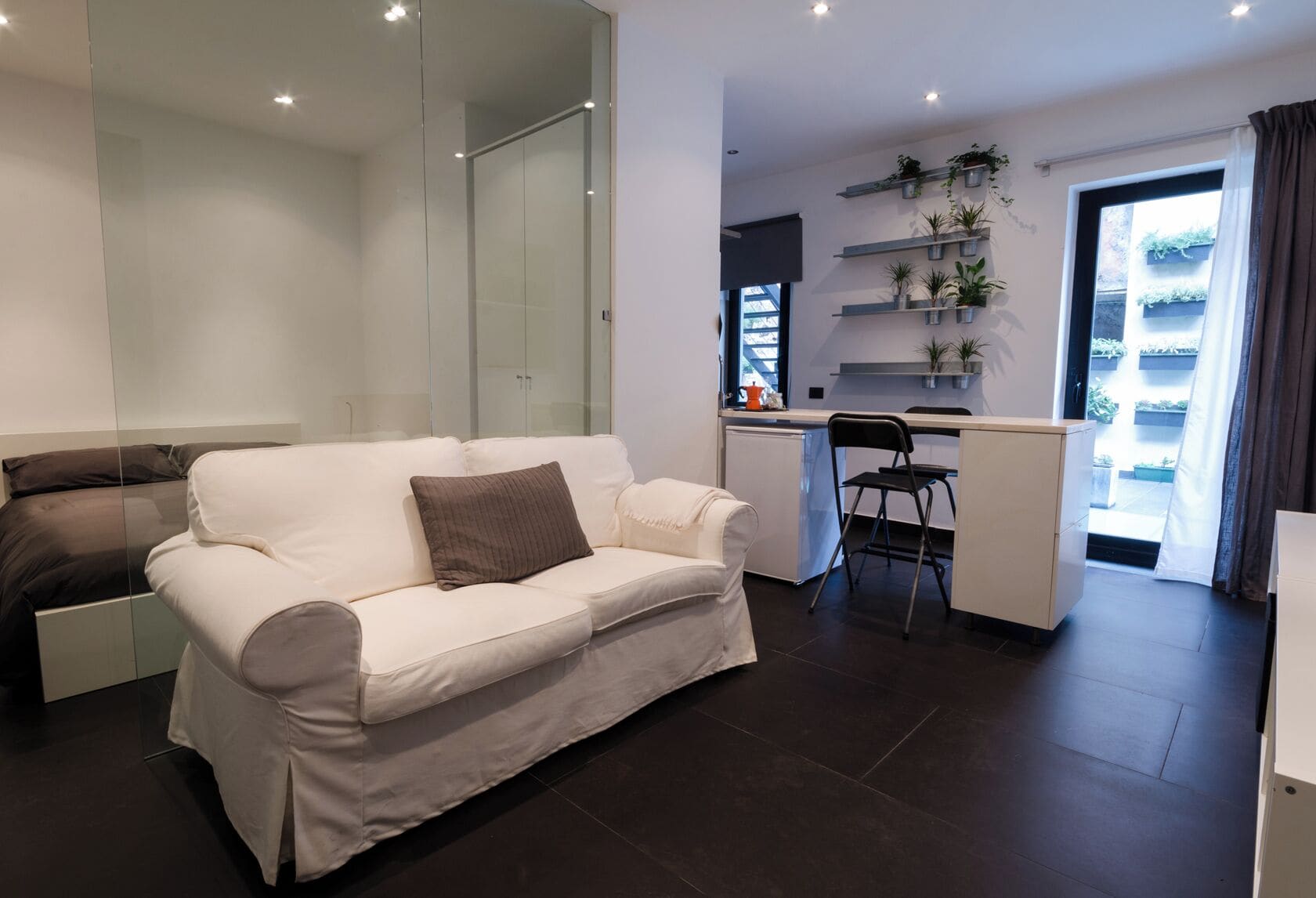 基础公寓 | 起居区 | 平板电视