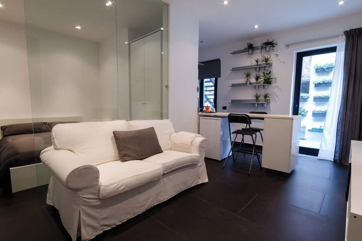 Basic Apartment | Living area