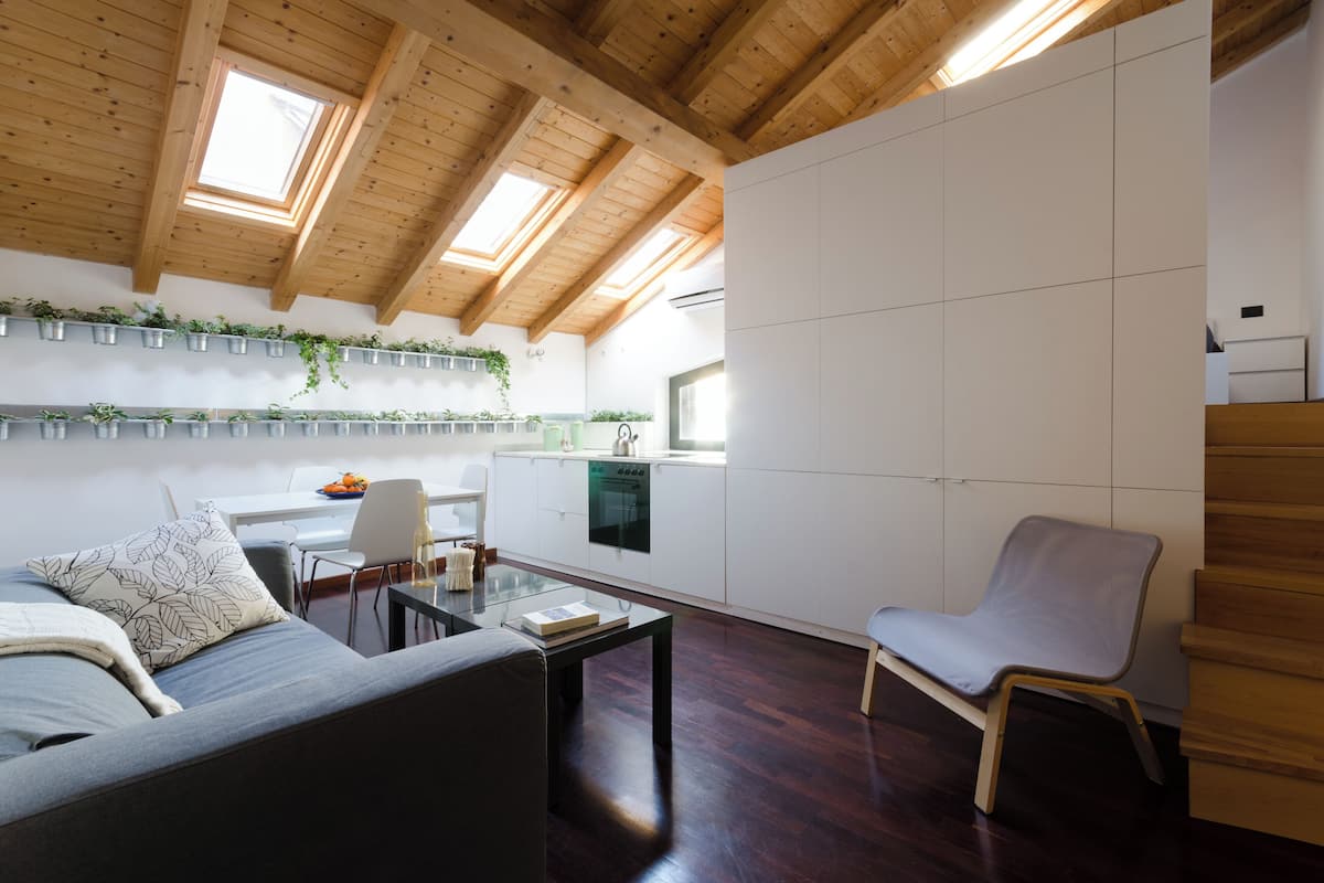 Duplex | Private kitchen | Fridge, oven, stovetop, cookware/dishes/utensils