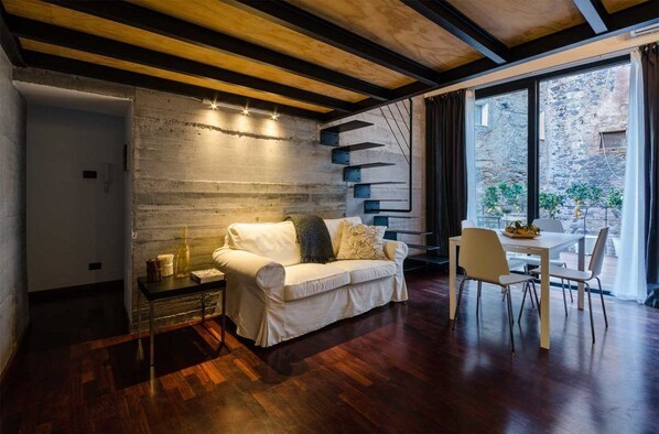 Family Duplex, Courtyard View | Terrace/patio