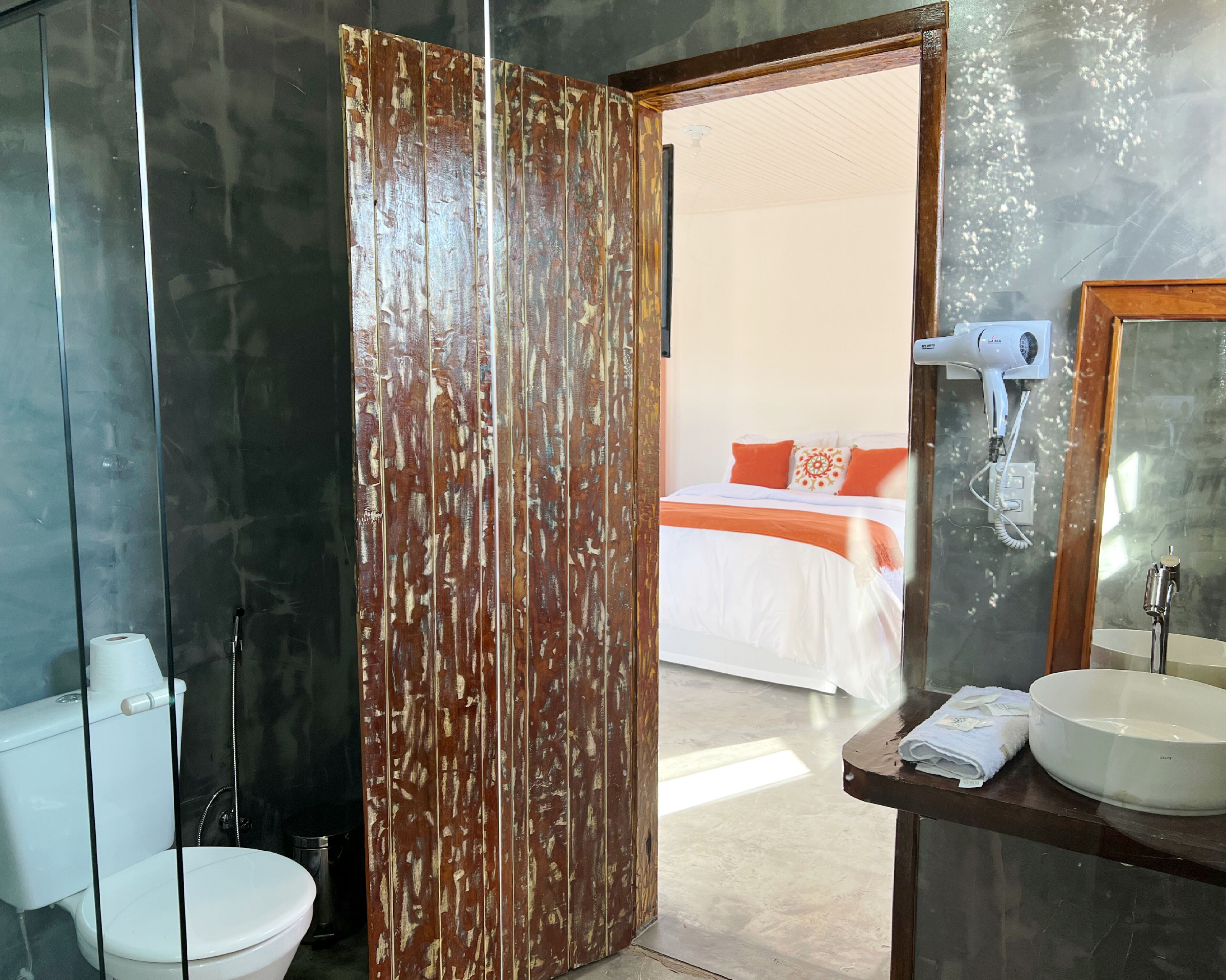 Comfort Chalet, Balcony, Garden View | Bathroom | Free toiletries, hair dryer, towels, soap