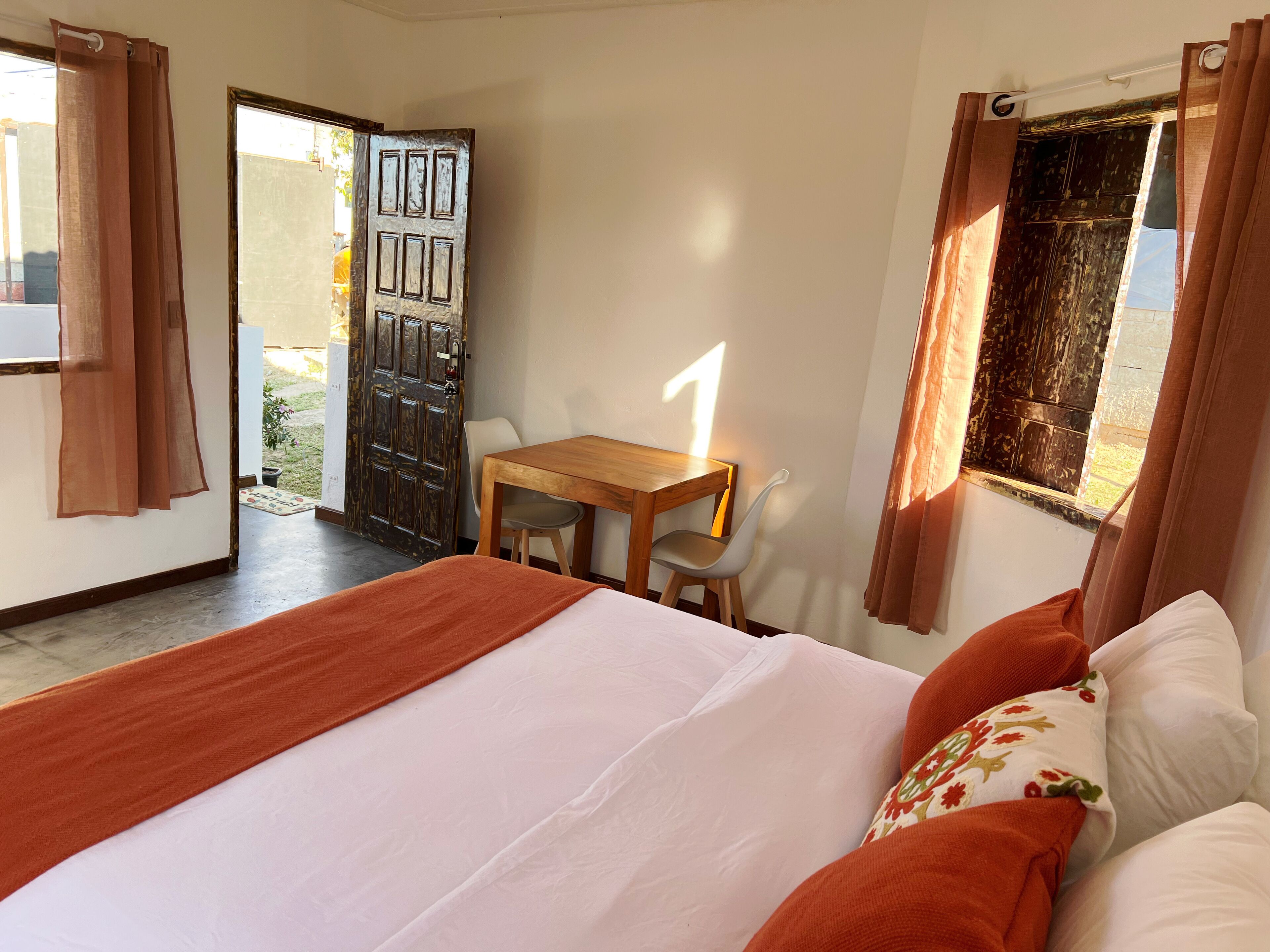 Stuga Comfort - balkong - utsikt mot trädgården | Gratis wi-fi