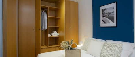 2 Schlafzimmer, Bügeleisen/Bügelbrett