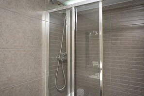 Shower - La Pergola 2F - Twin Studio Interior (Castellón)