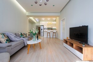 Family Apartment | Living area | 50-inch flat-screen TV with cable channels - Apartment by Luxe Group PU514 (Yerevan)