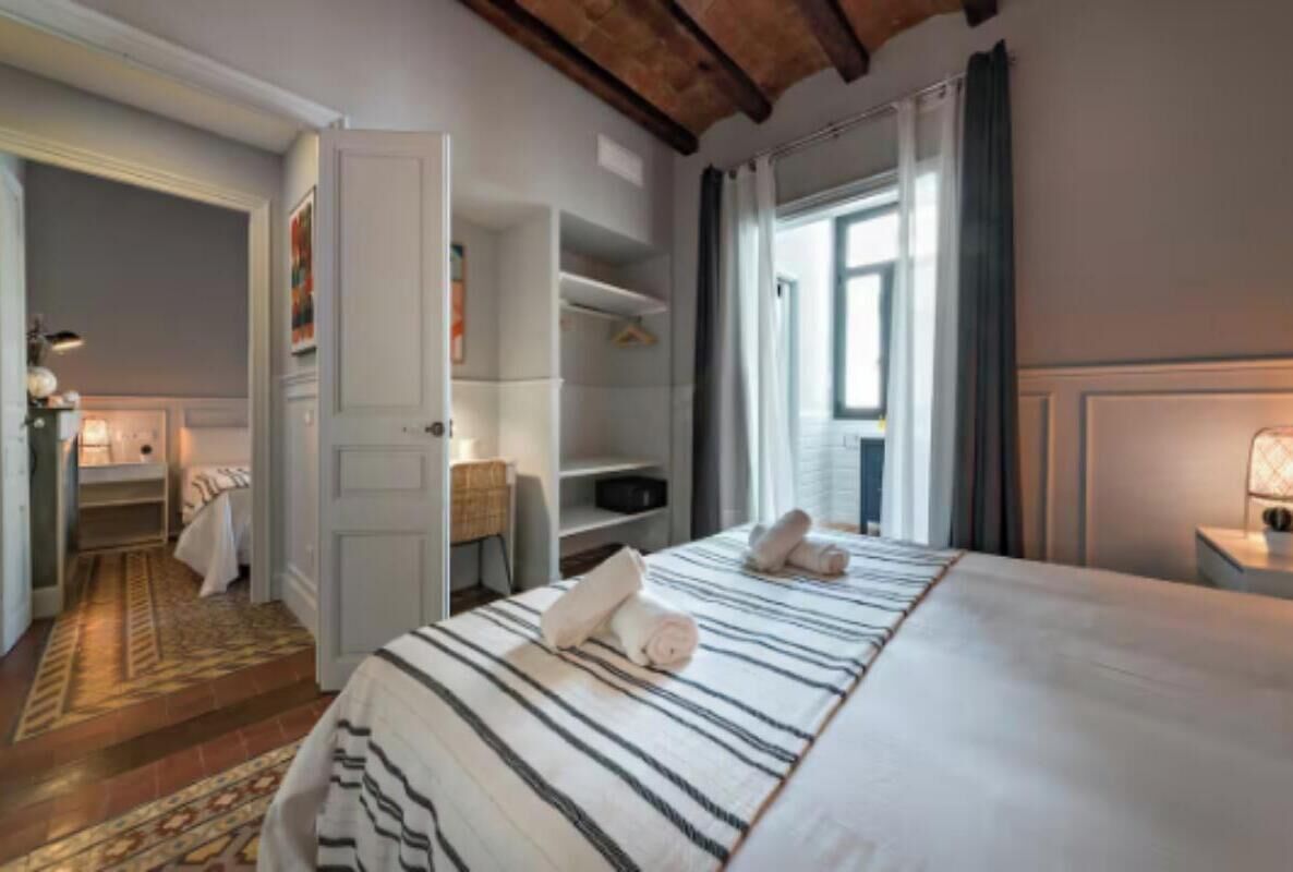 4 makuuhuonetta, työpöytä, silitysrauta/-lauta, ilmainen Wi-Fi