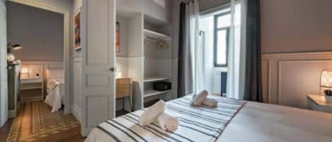 4 bedrooms, desk, iron/ironing board, free WiFi