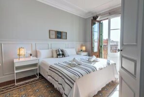 4 bedrooms, desk, iron/ironing board, free WiFi