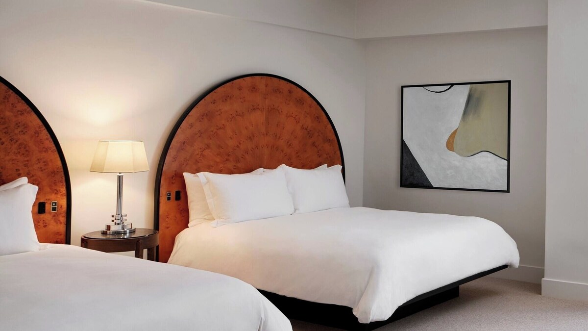 Quiet Deluxe Queen Room Near All DC Hotspots