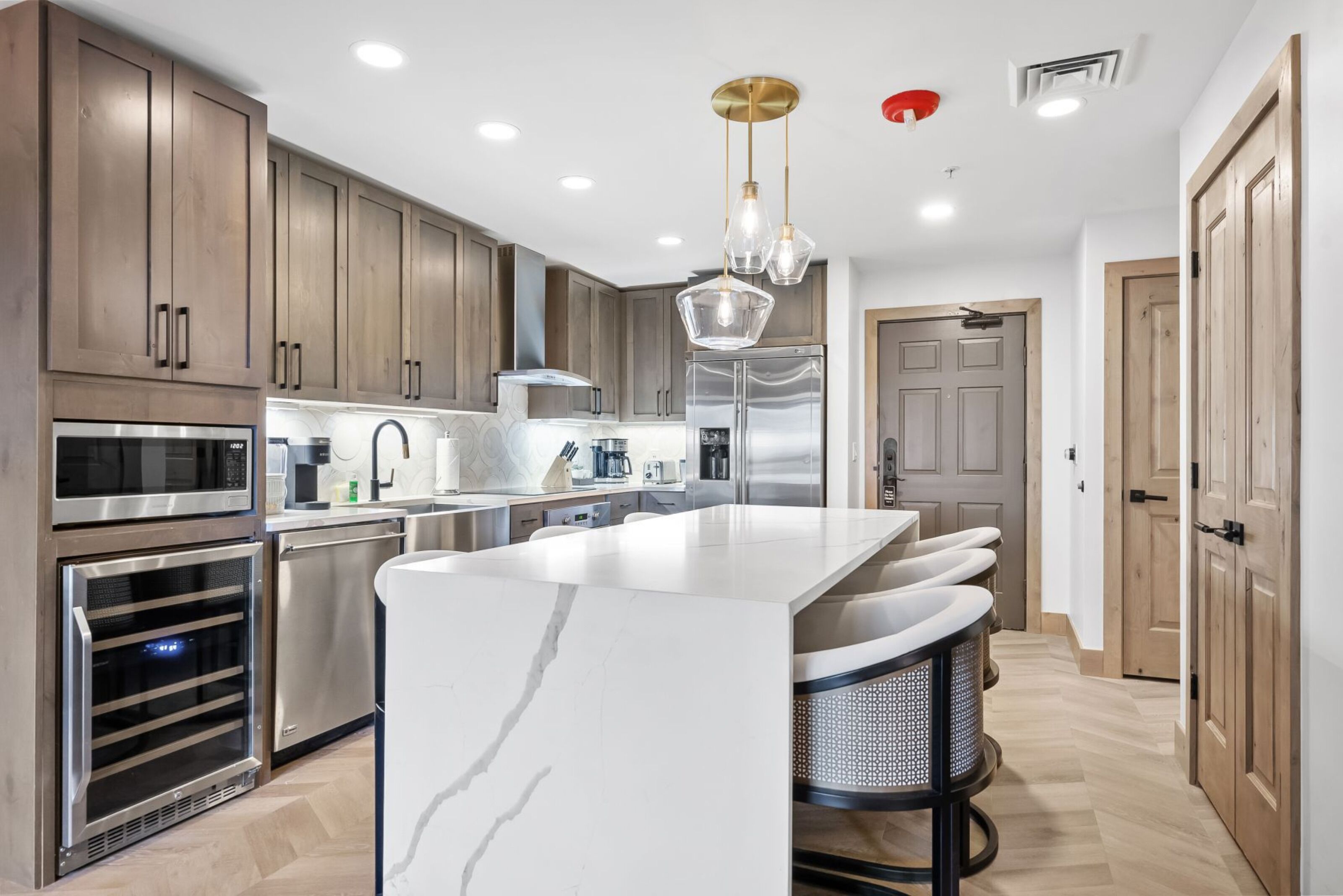 Condo, 1 Bedroom, Kitchen, Mountain View | Private kitchen | Full-size fridge, microwave, oven, stovetop