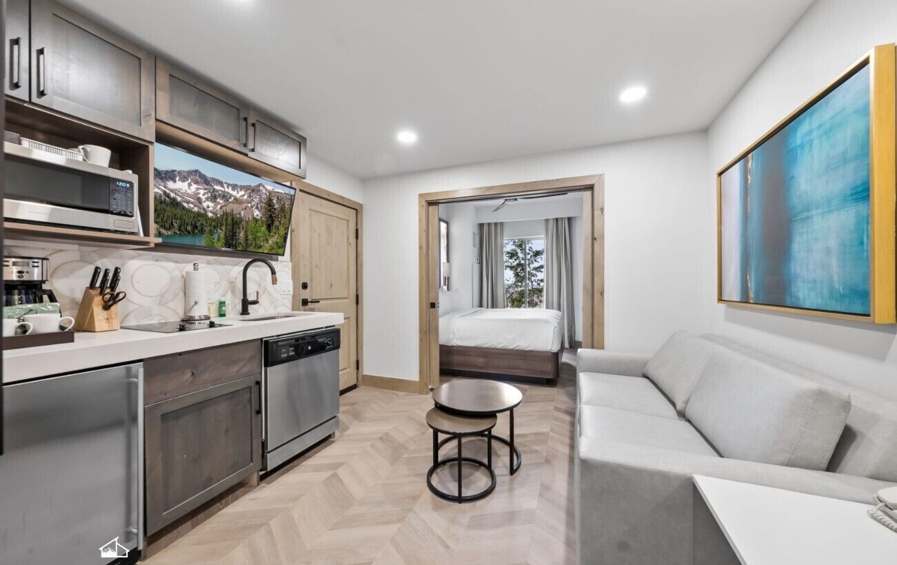 Condo, 1 Bedroom | Living area