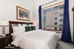 Appartement, 1 kingsize bed met slaapbank | Een kluis op de kamer, een bureau, een laptopwerkplek