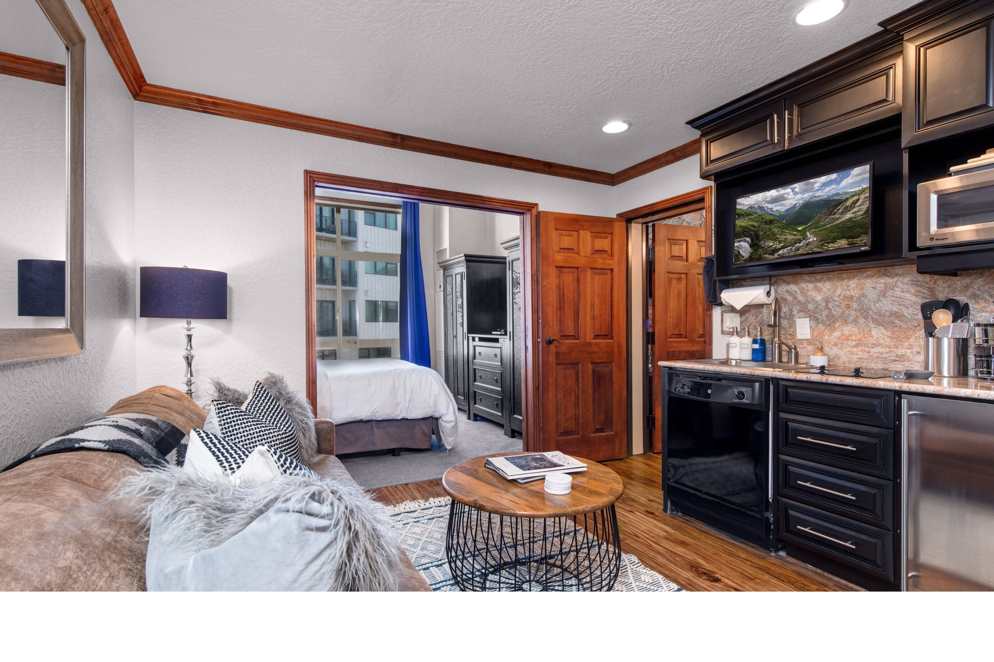 Condo, 1 King Bed with Sofa bed | Private kitchen | Full-size fridge, microwave, oven, stovetop