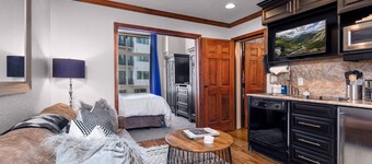 캐니언스 빌리지