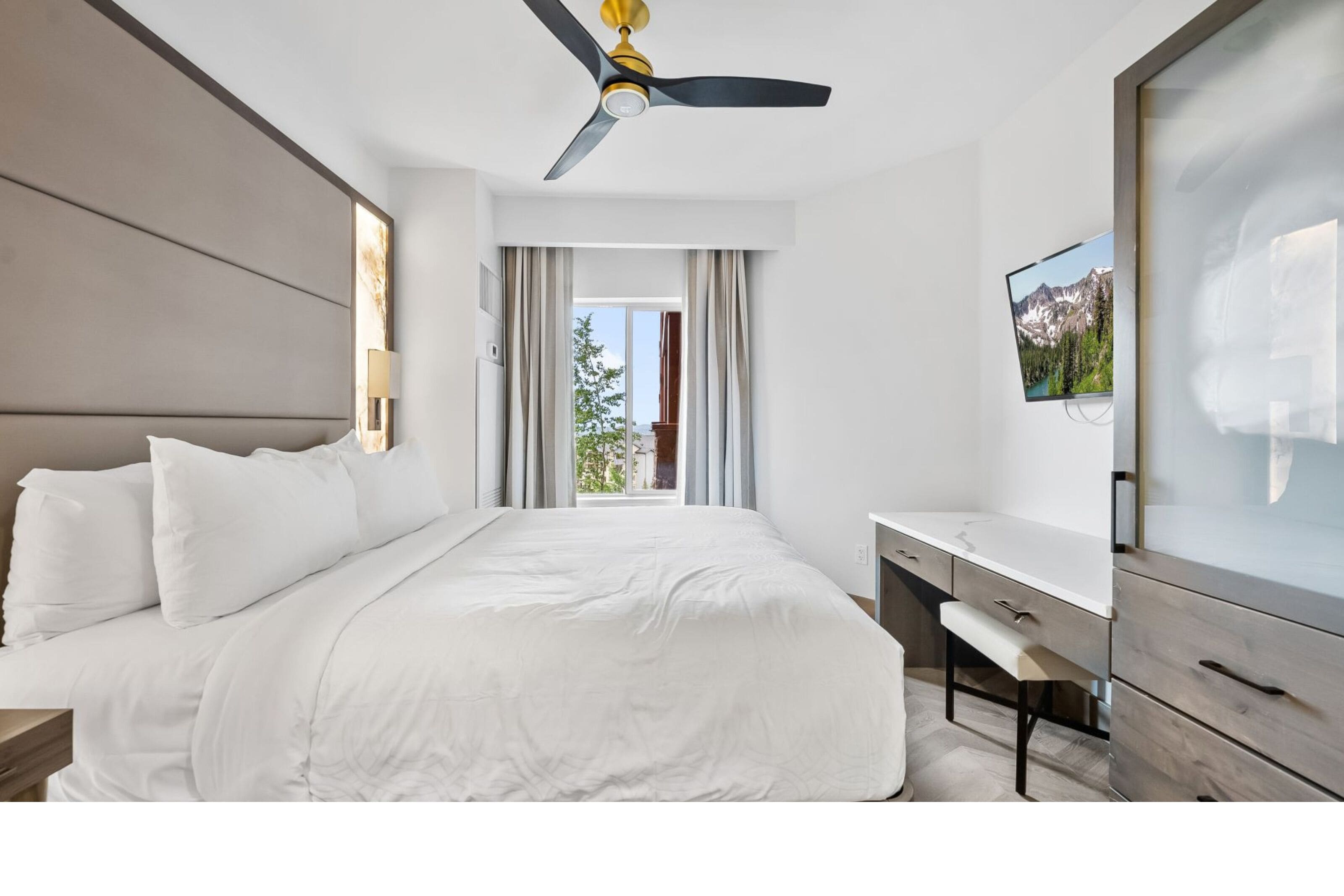 Caja de seguridad en la habitación y escritorio 