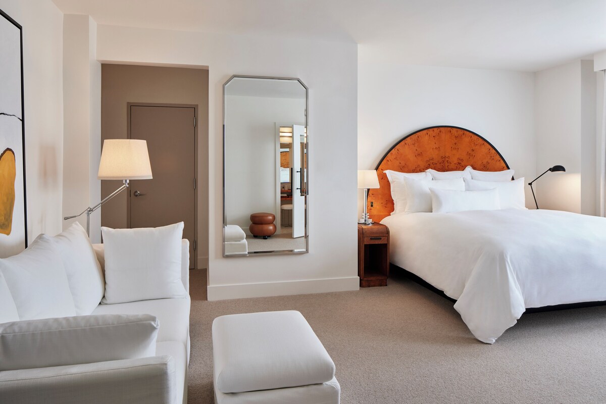 Deluxe King w Kitchenette Near Dupont Circle Metro