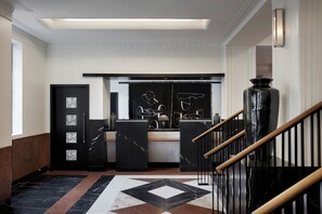 Lobby - Deluxe Double Queen with Kitchenette (Washington)