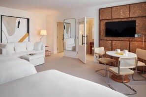 1 bedroom, iron/ironing board, free WiFi, bed sheets - Deluxe Double Queen with Kitchenette (Washington)