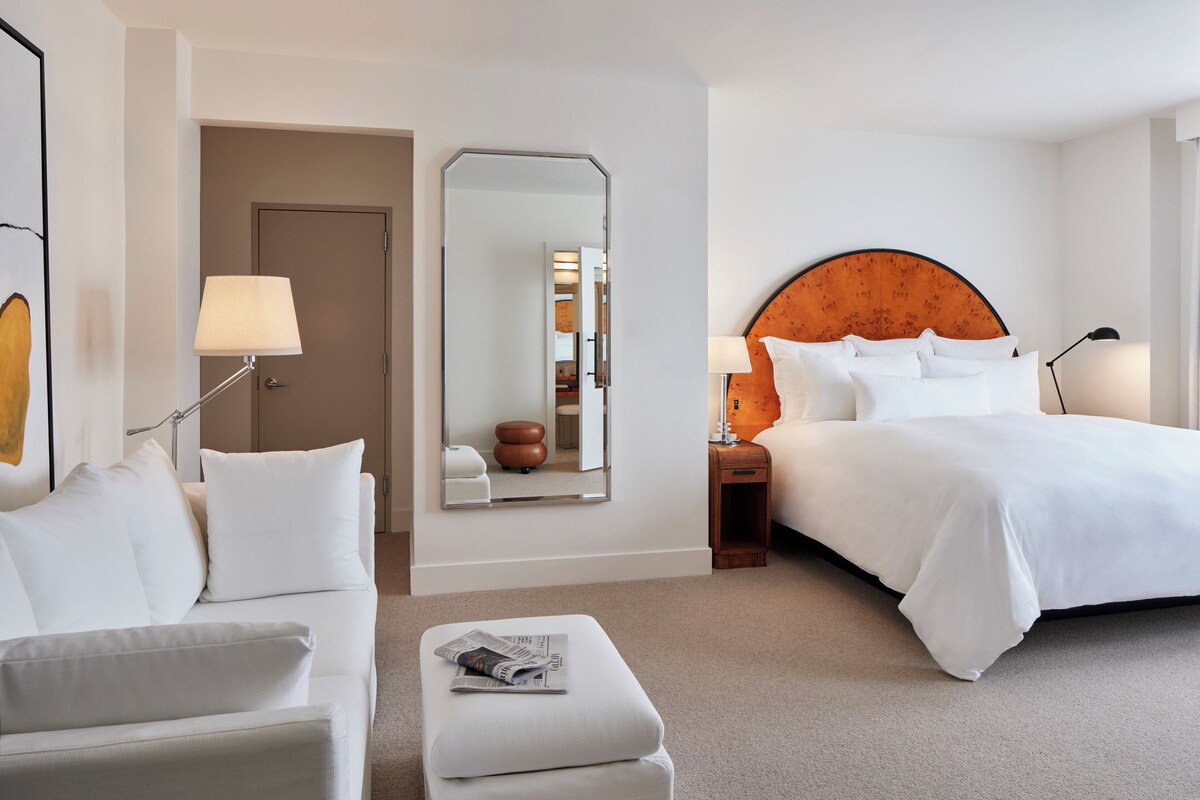 Premier King Stay w/ Kitchen + Pet-Friendly