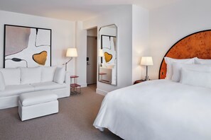 1 bedroom, iron/ironing board, free WiFi, bed sheets - Premier King Stay w/ Kitchen + Pet-Friendly (Washington)