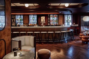 Bar (on property) - Designer Suite Near Dupont Circle Metro (Washington)