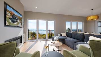 Televisie en een open haard