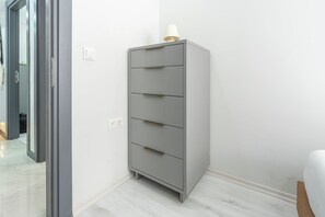 Cortinas blackout y sistema de insonorización 