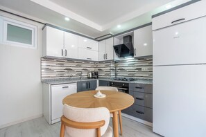 Appart'hôtel Familial, 2 chambres, non-fumeur, balcon | Cuisine privée