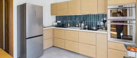 Køleskab, mikrobølgeovn, ovn, opvaskemaskine