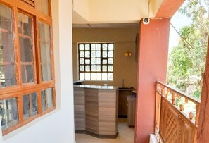 Classic Studio | Private kitchen | Fridge, microwave, cookware/dishes/utensils