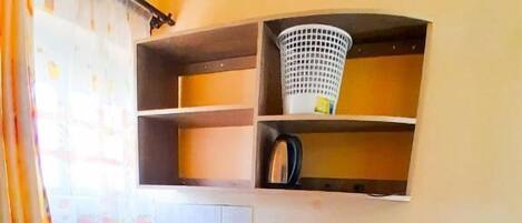 Estudio clásico | Cocina privada | Frigorífico, microondas y utensilios de cocina