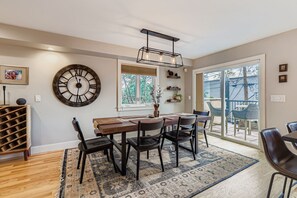 Dining - Bright LoHi Townhome – Dine, Drink, Explore Denver (Denver)
