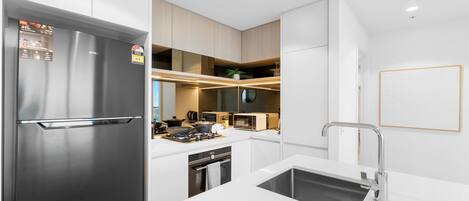 雪櫃、微波爐、焗爐、爐具