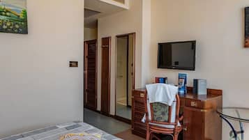 Doppelzimmer, Meerblick | Zimmersafe, Schreibtisch, kostenloses WLAN