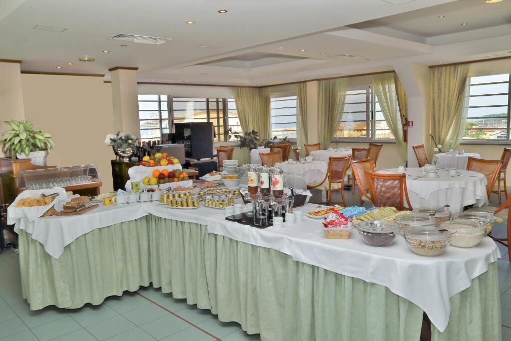 Tägliches inbegriffenes Frühstücksbuffet