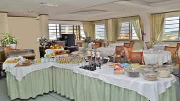 Free daily buffet breakfast