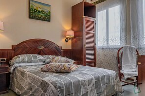 Standard Triple Room | Desk, cribs/infant beds, free WiFi, bed sheets