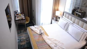 Een bureau, een laptopwerkplek, gratis wifi