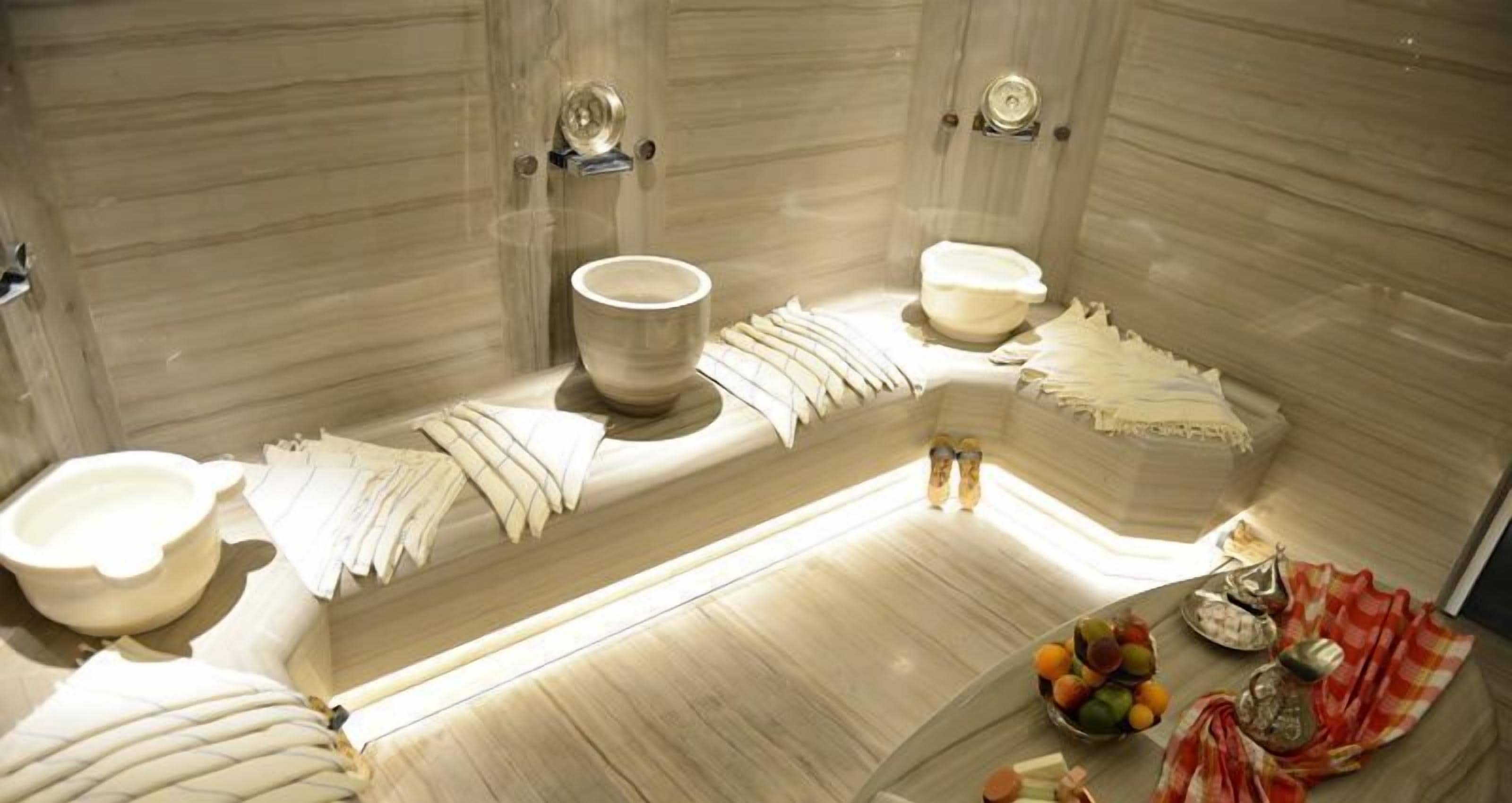 Sauna, steam room, massages