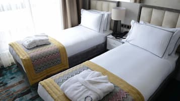 Standard Twin Room, City View | Desk, free WiFi