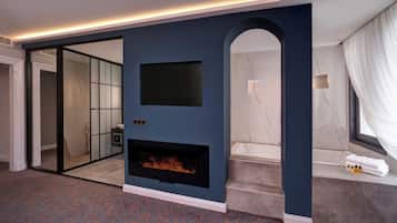 Escritorio, espacio para trabajar con laptop y wifi gratis