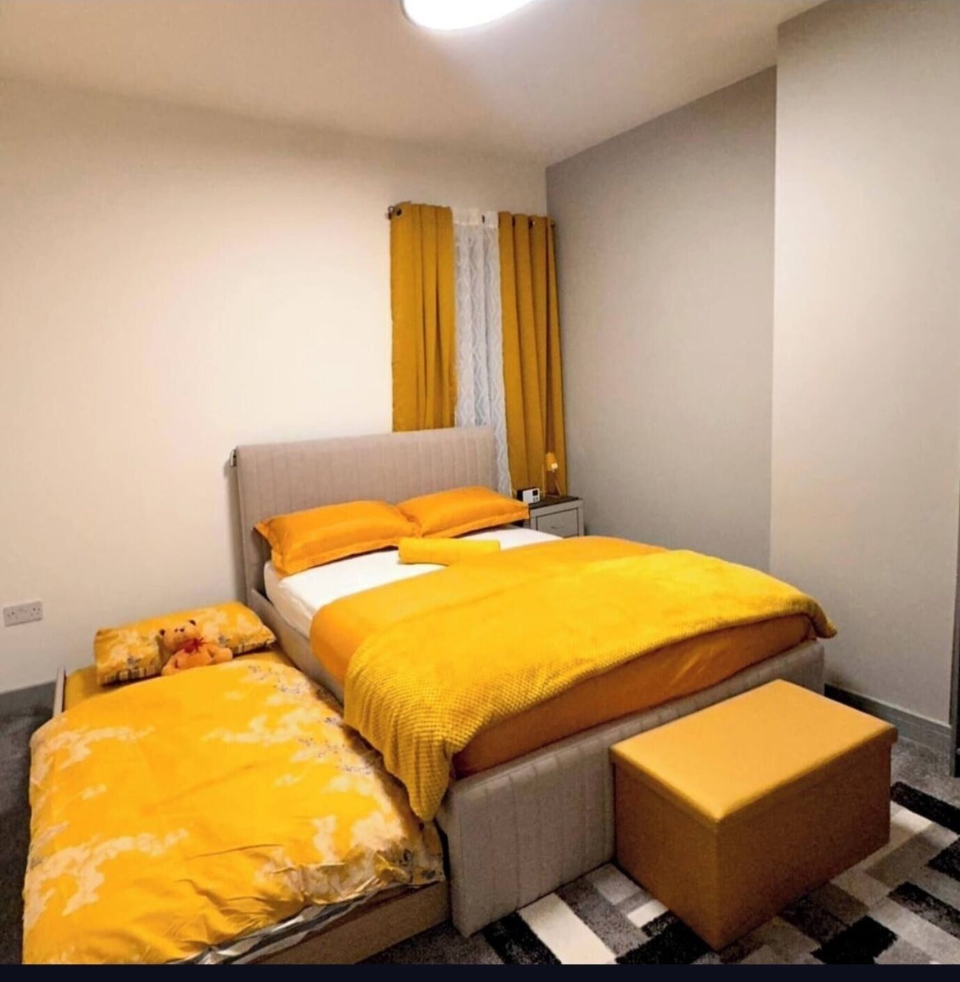 2 bedrooms, iron/ironing board, internet