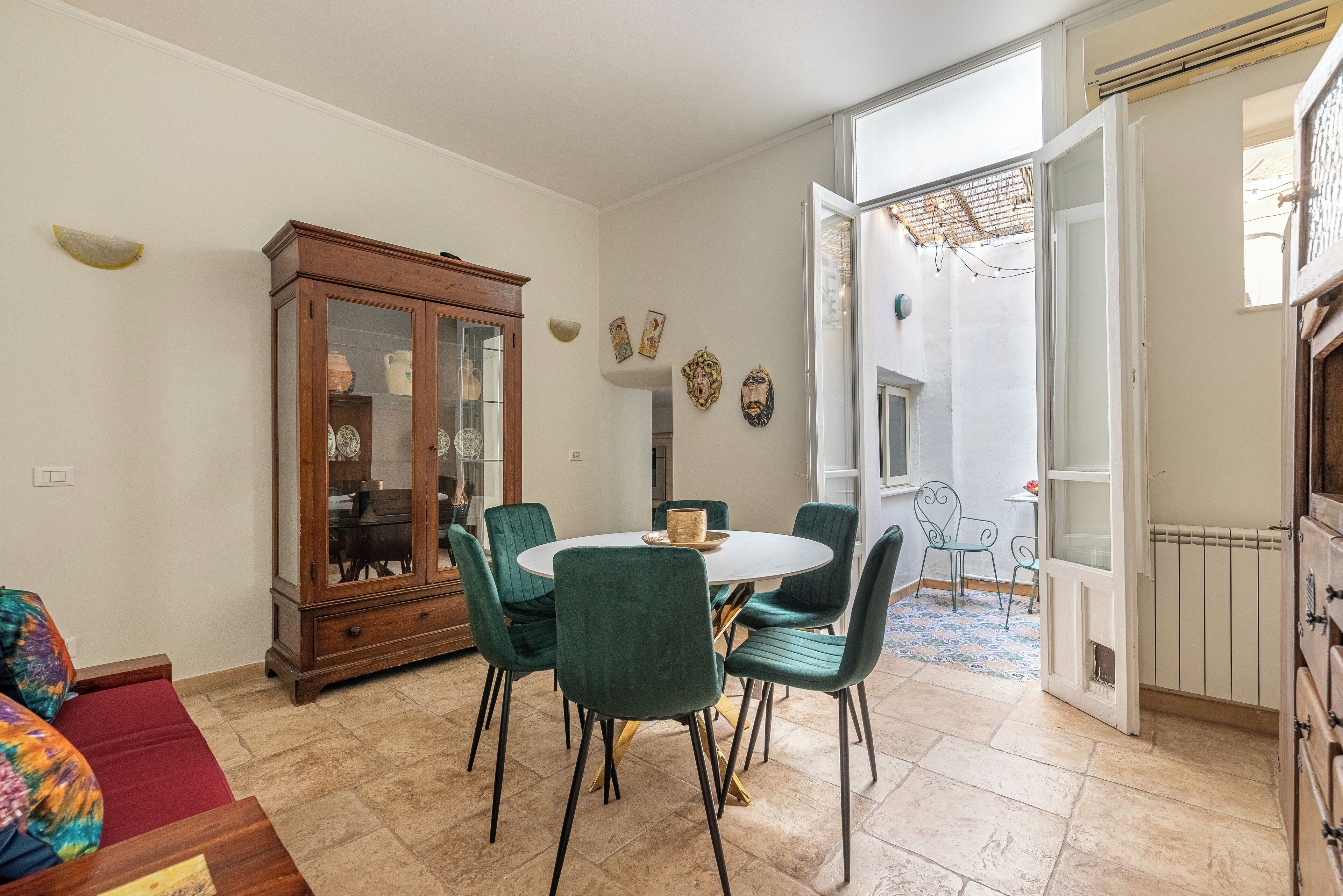 Apartment, 3 Bedrooms, Balcony, City View | Living area | 30-inch TV with satellite channels