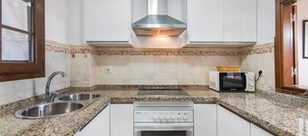 Apartamento 'Albatros' con piscina compartida, terraza privada y Wi-Fi