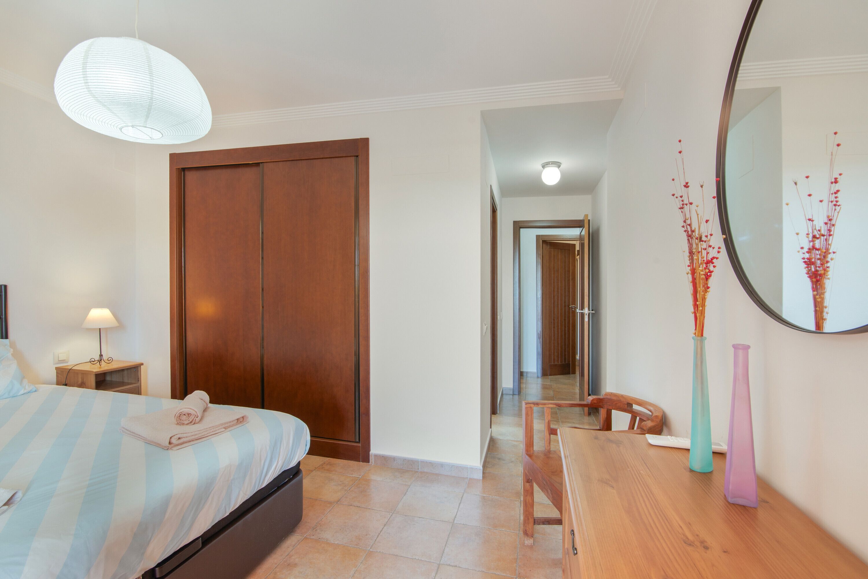 2 chambres, fer et planche à repasser, Wi-Fi, draps fournis