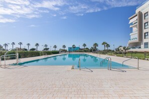 Pool - Apartment 'Los Flamencos' with Sea View, Wi-Fi and Air Conditioning (Isla Canela)