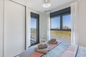 2 bedrooms, iron/ironing board, WiFi, bed sheets - Apartment 'Los Flamencos' with Sea View, Wi-Fi and Air Conditioning (Isla Canela)