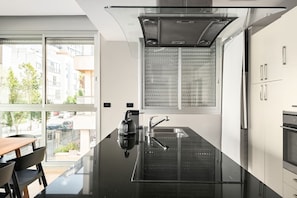 Fridge, oven, stovetop, dishwasher